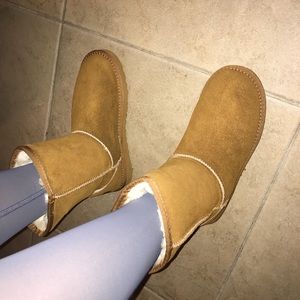 Ugg Australia chestnut size 7